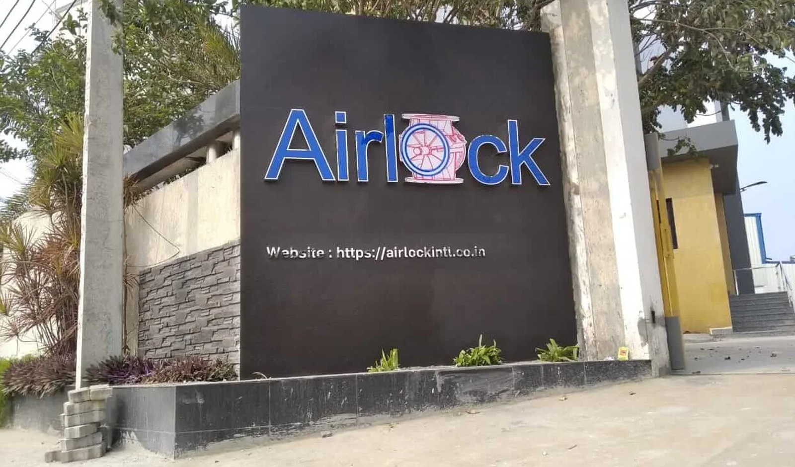 Alt